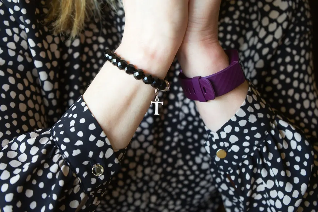 Zegarek i bransoletka – jak nosić je razem?