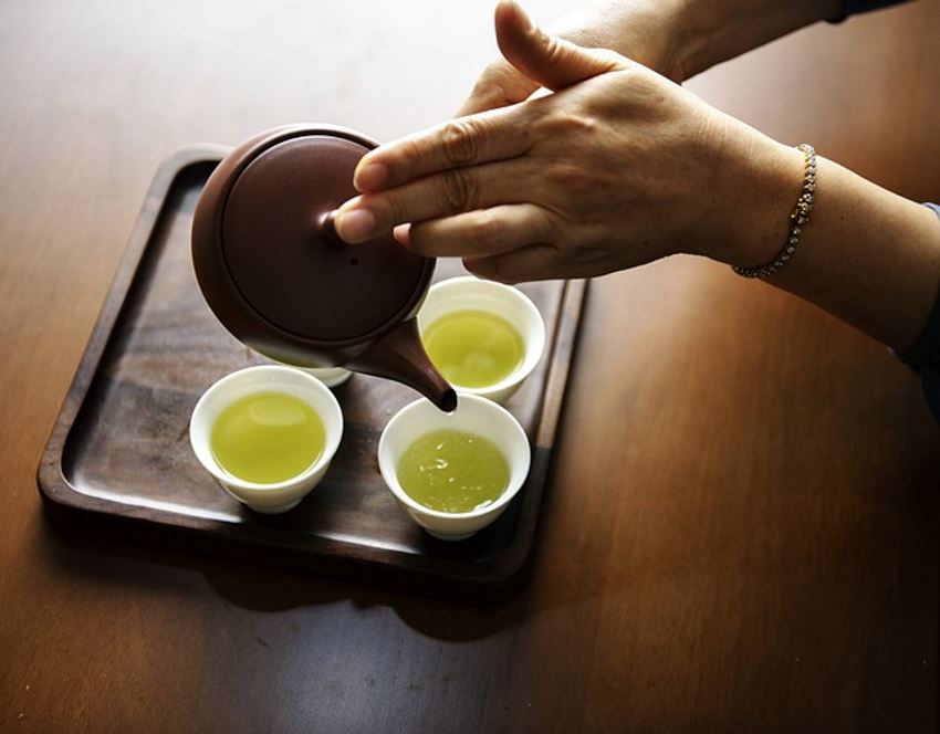 Czy najzdrowsza herbata to zielona? – Właściwości i sposób parzenia