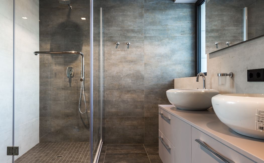 Kabina prysznicowa z niskim brodzikiem: Doskonałe rozwiązanie dla nowoczesnej łazienki
