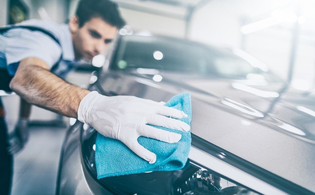 Jak zabezpieczenie lakieru pomaga chronić Twój samochód?