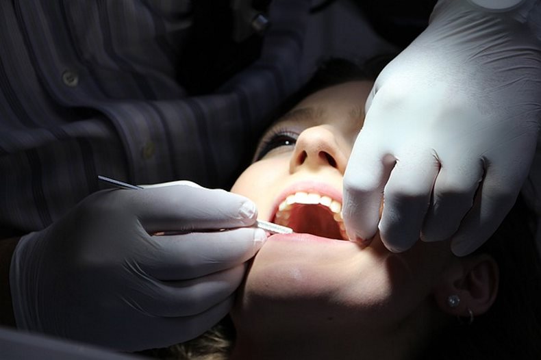 Dentysta dla dzieci – kiedy pierwsza wizyta?