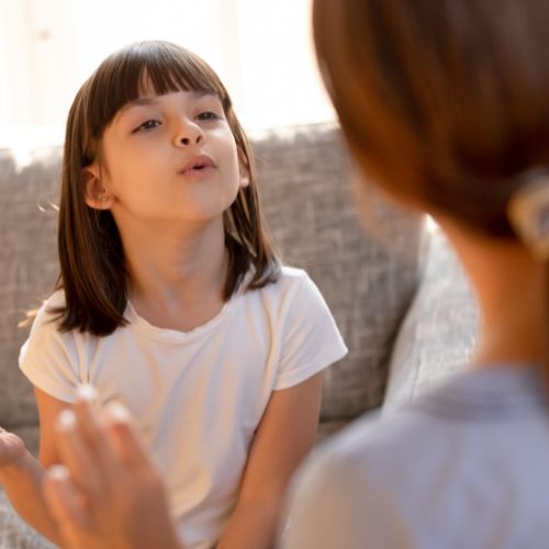 Dlaczego warto skorzystać z pomocy logopedy?