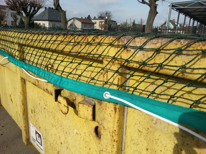 Siatki do zabezpieczenia kontenerów — zasady wyboru i praktyczne zastosowania w transporcie