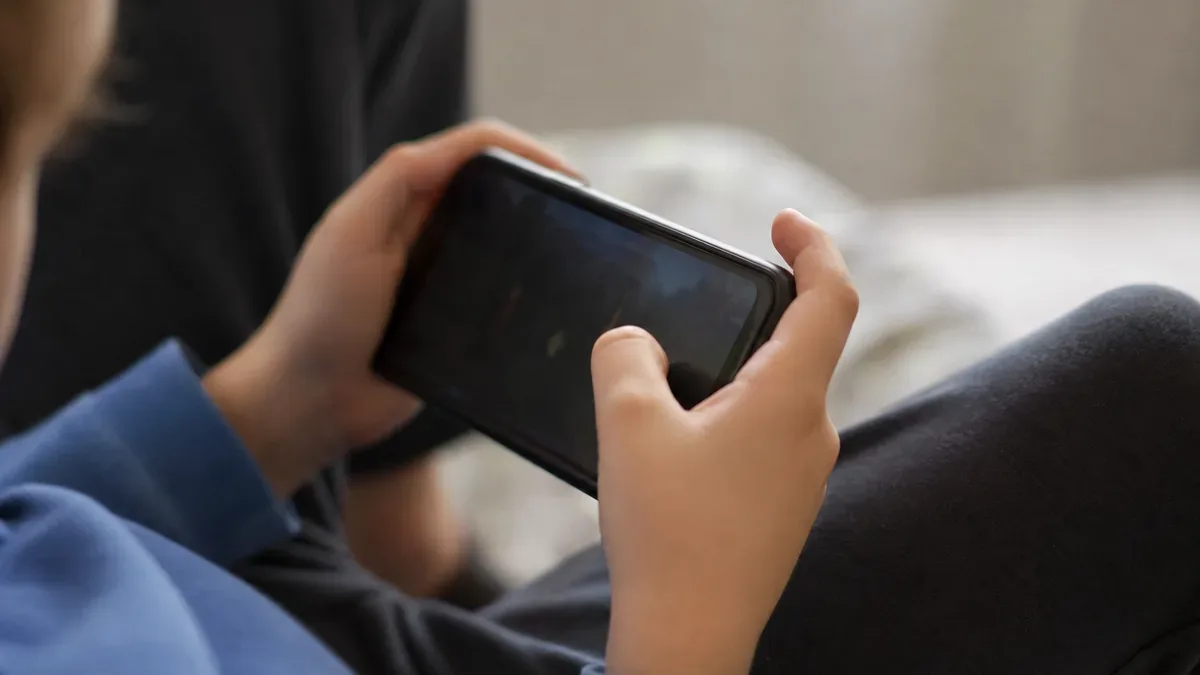 Kwadrans bez telefonu i rozmowa z dzieckiem. Nowa kampania w Gliwicach