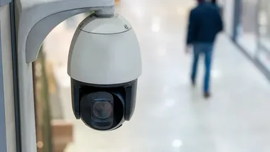 Kradzież sklepowa w Gliwicach. Policja szuka mężczyzny z monitoringu