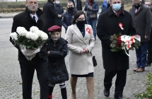 Reprezentacja Rady Powiatu Gliwickiego złożyła wiązankę w Knurowie pod Pomnikiem Powstańców Śląskich