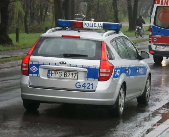 Policja uprawniona do użycia radiowozu w sytuacjach zagrożenia na drodze