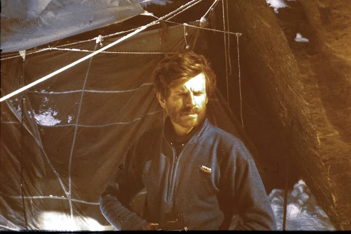 Grafika promocyjna wydarzenia Ikona polskiego wspinania w KW Gliwice — prelekcja Janusza Skorka