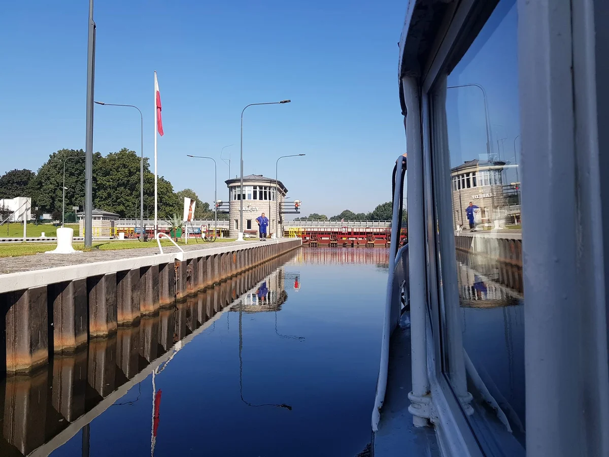 Grafika promocyjna wydarzenia Rodzinna Niedziela: Popołudniowy Rejs – Śluza Łabędy