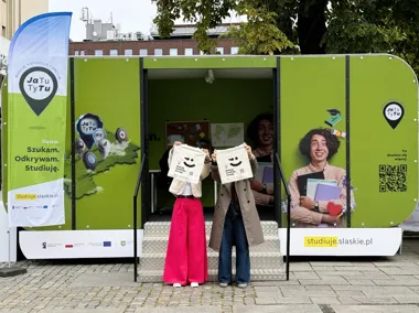 Grafika promocyjna wydarzenia Mobilny escape room pomaga wybrać ścieżkę edukacyjną