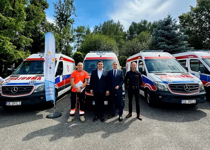 Gliwicki szpital dostał ambulans. W regionie przekazano pięć pojazdów