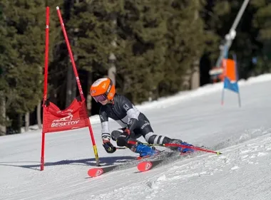 Dwunastoletni Jan Wesołowski z Gliwic mistrzem Polski U12 w narciarstwie alpejskim