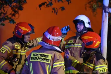 W Gliwicach strażacy stanęli na pierwszej linii. Pożar Fabryki Drutu pokazał skalę służby