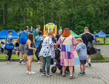 Lawendowe zapachy i bajkowe postaci. Rodziny zastępcze świętowały na boisku przy Sikorskiego