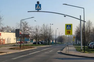 Przy Szafirowej będzie nowa sygnalizacja. Zmieni się przejście przy szkole