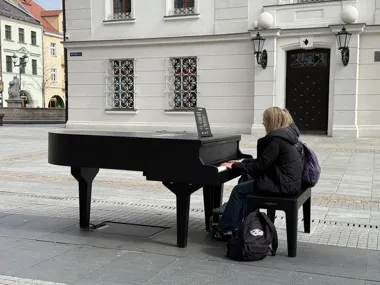 Miejski fortepian wrócił do gry i tym razem stanął na Rynku