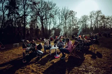 Piast–Radomiak w piątkowy wieczór – Strefa Kibica z grillem i leżakami przed meczem