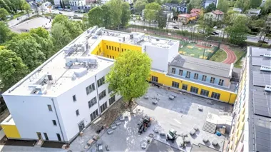 Przy Ligonia 36 kończy się szkolna rozbudowa. Dzieci zyskają nowe sale
