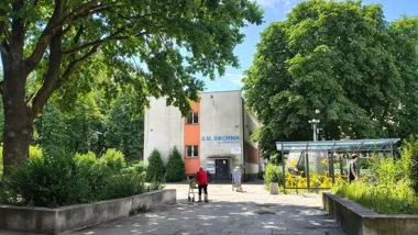 Skwer na Sikorniku zmieni się za ponad 420 tys. zł. Dąb zostaje