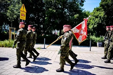 Sztandar dla gliwickiego oddziału wojskowego. Prezydent miasta matką chrzestną