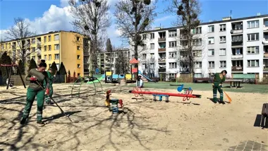 Na gliwickich placach zabaw ruszył wiosenny przegląd po zimie