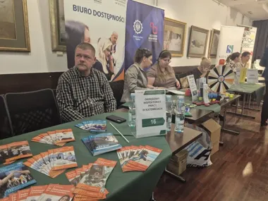Praca i wsparcie w jednym miejscu. Targi dla osób z niepełnosprawnością w Gliwicach