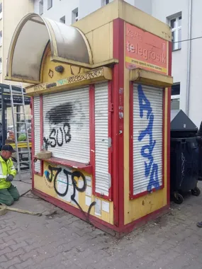 Zniknął ostatni nieczynny kiosk – miasto odzyskuje przestrzeń przy Jasnogórskiej