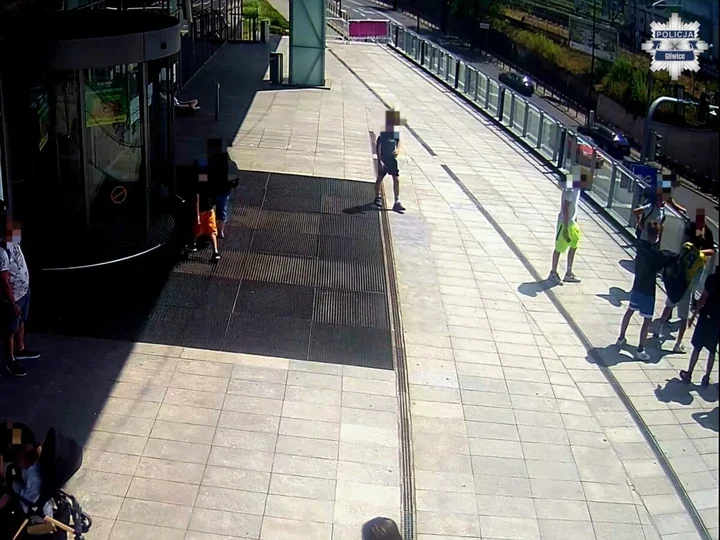 Rozbój o koszulkę klubową w Gliwicach - sprawa 16-latka w sądzie