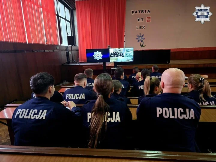 24 policjantów rozpoczęło szkolenie. Czeka ich egzamin i pierwszy stopień