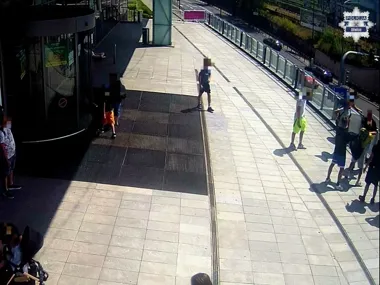 Rozbój o koszulkę klubową w Gliwicach - sprawa 16-latka w sądzie