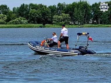 Patrole na Jeziorze Pławniowickim. Policja sprawdza trzeźwość sterników