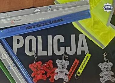 Jesienią kierowca może zobaczyć pieszego za późno. Policja przypomina o odblaskach