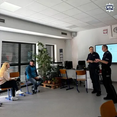 Ucieczka, schronienie, alarm. Policjanci szkolili rodziny w Gliwicach
