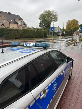 Deszcz ogranicza widoczność w Gliwicach. Policja pilnuje przejść