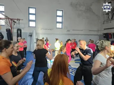 Ponad setka kobiet na macie - policjanci uczyli, jak uniknąć zagrożeń