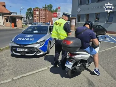 137 wykroczeń przy przejściach w Gliwicach - policja wyłapała też pijanego kierowcę