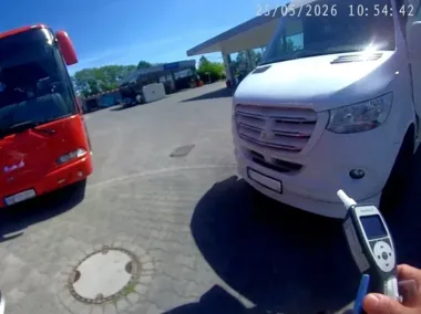 Kierowca busa miał wieźć dzieci na wycieczkę. Kontrola ujawniła alkohol