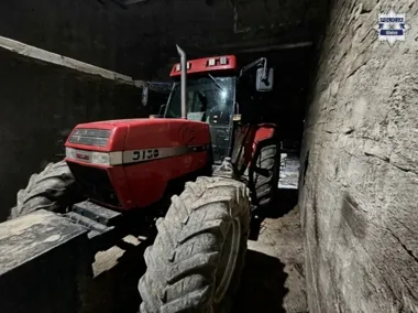 Ponad 3 promile za kierownicą ciągnika - powrót z pola skończył się w płocie