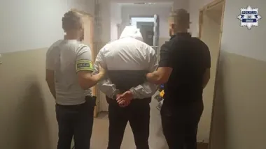 Ucieczka przed kontrolą skończyła się w lesie i z narkotykami w aucie