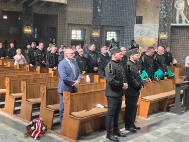 Modlitwa, kwiaty i pamięć górników podczas uroczystości w Knurowie