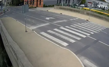 Azyl dla pieszych przy moście nad Kłodnicą. Prace już trwają