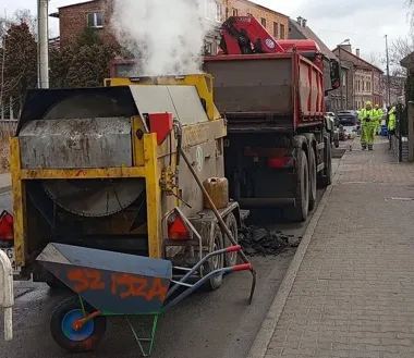 Drogowcy wracają na gliwickie ulice i łatają chodniki oraz jezdnie