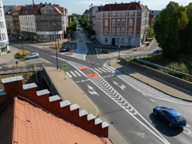 Na Wrocławskiej zamiast świateł pojawił się azyl dla pieszych