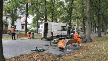 Na alei Mickiewicza montują ławki. Remont 720 metrów dobiega końca