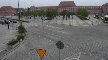 Sygnalizacja wyłączona na ważnym skrzyżowaniu. Montują nowe przyciski dla pieszych
