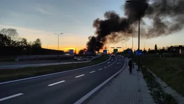Pożar fabryki drutu mocno ograniczył ruch na ul. Jana Śliwki