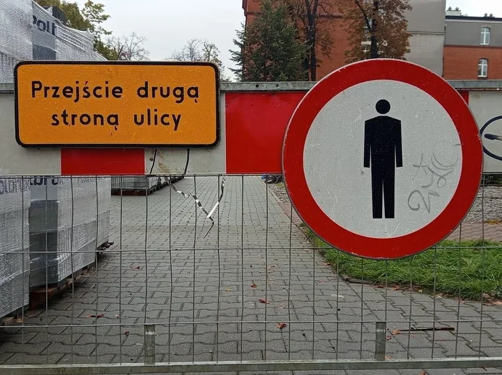 Trzy ulice z utrudnieniami. Roboty zajmą chodniki i zatokę parkingową